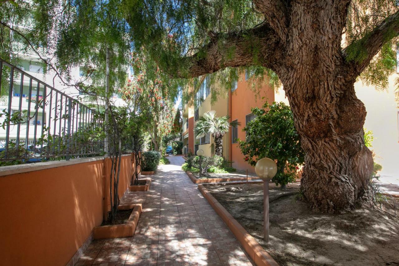 Giardini E Mare Bed & Breakfast Quartu SantʼElena Dış mekan fotoğraf